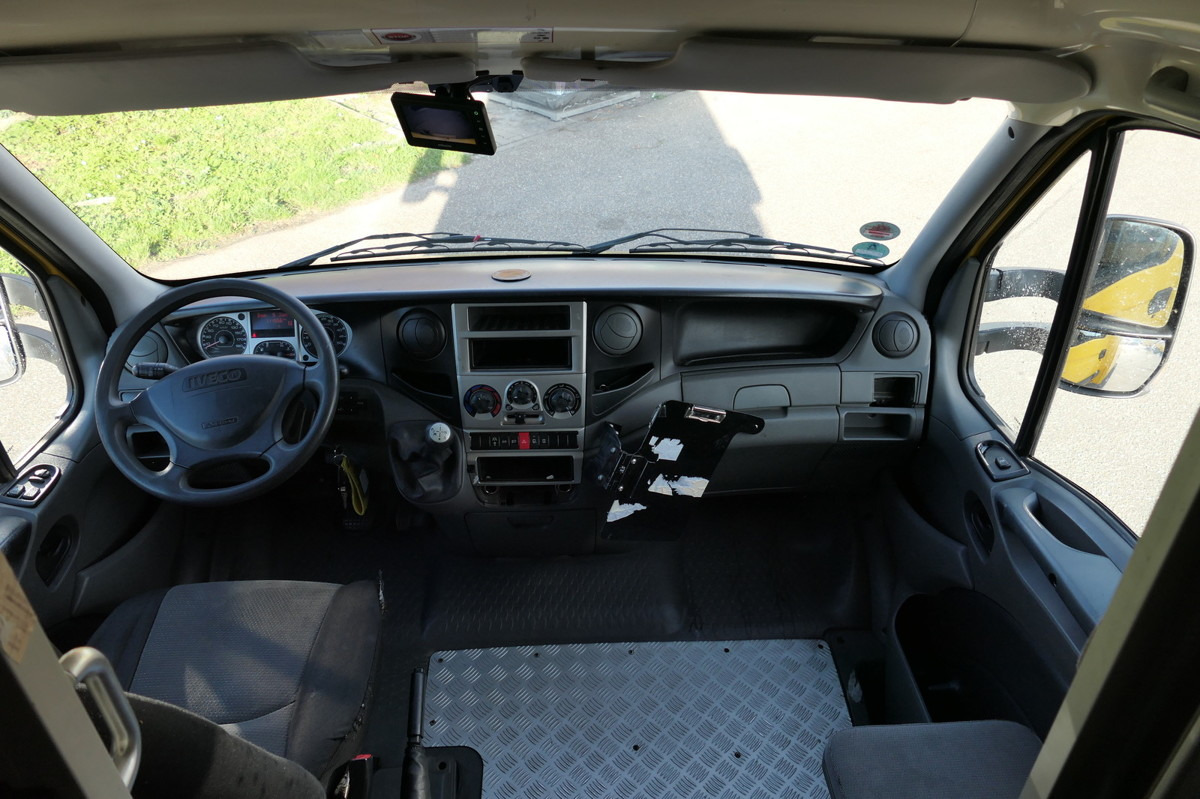 Closed box van IVECO Daily 35 S11 C30C AUTOMATIK KAMERA MAXI Regale D: picture 6