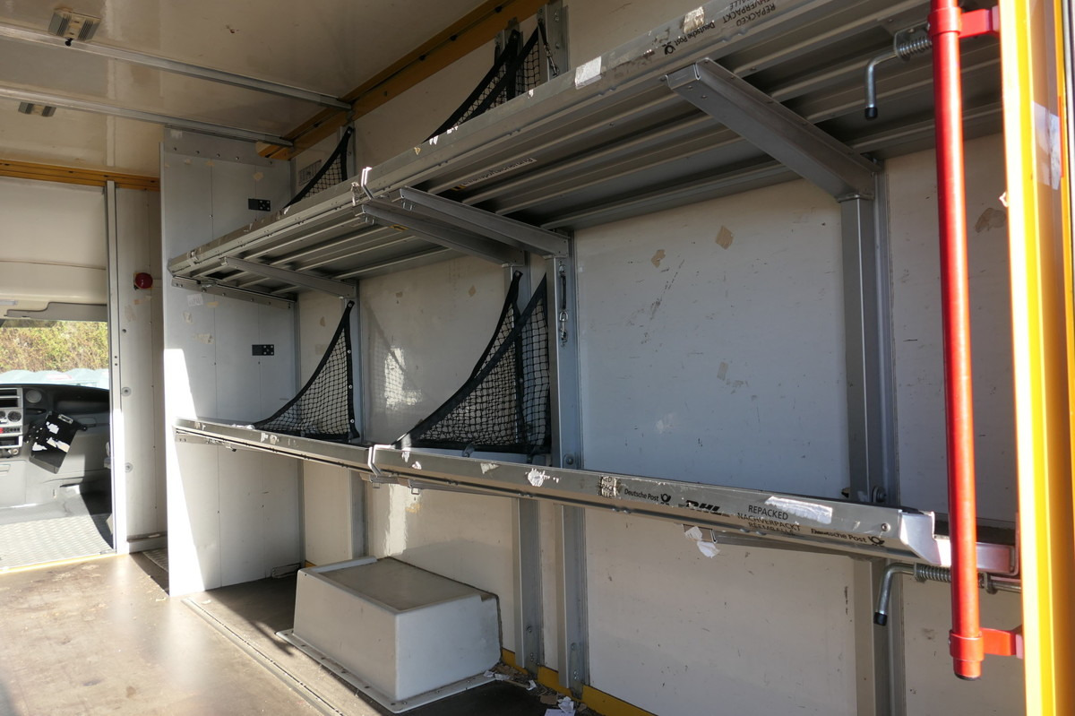 Closed box van IVECO Daily 35 S11 C30C AUTOMATIK KAMERA MAXI Regale D: picture 8