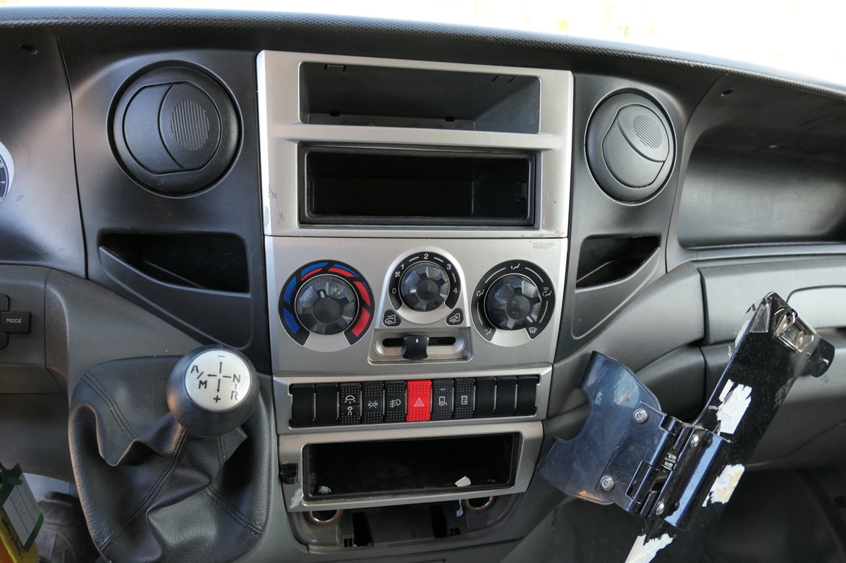 Closed box van IVECO Daily 35 S11 C30C AUTOMATIK KAMERA MAXI Regale D: picture 10