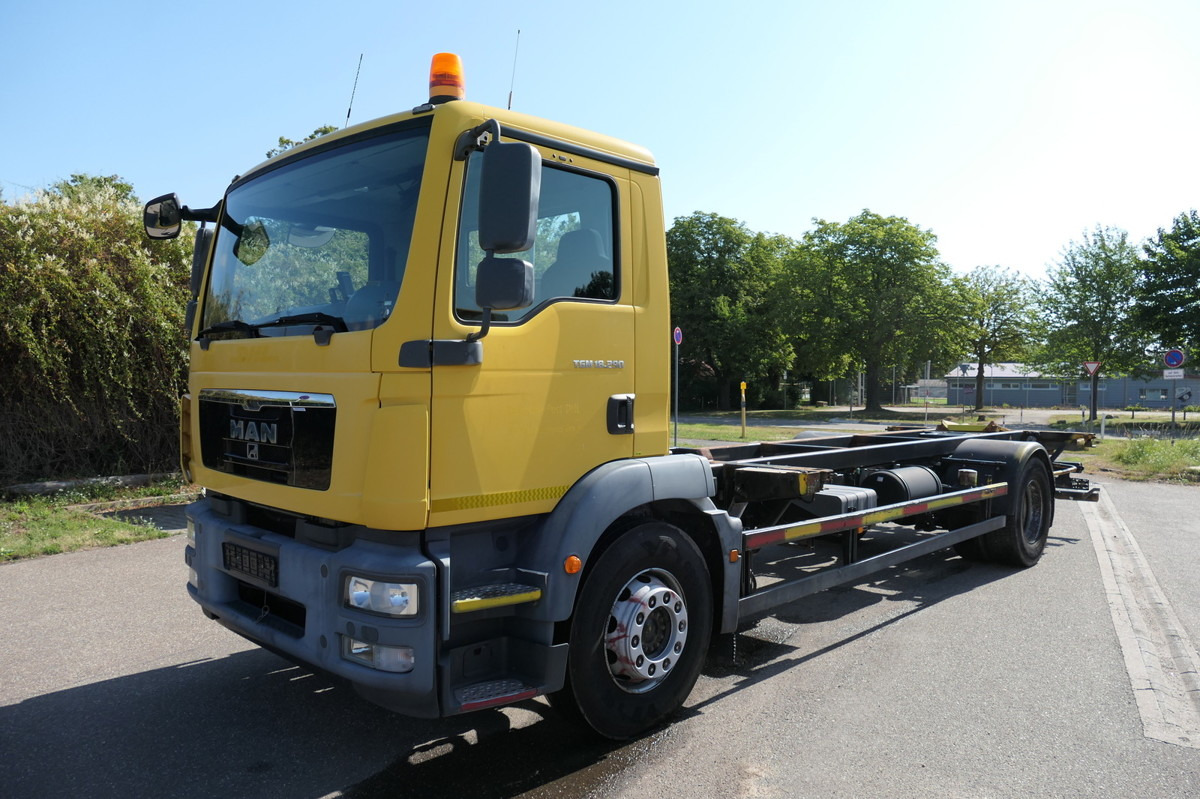 MAN TGM 18.290 LLLC Umsetzfahrzeug KLIMA AHK - Container transporter/ Swap body truck: picture 1 MAN TGM 18.290 LLLC Umsetzfahrzeug KLIMA AHK - Container transporter/ Swap body truck: picture 1