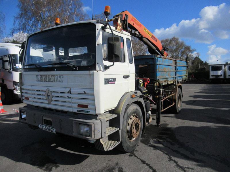 Renault G300 - Dropside/ Flatbed truck, Crane truck: picture 3 Renault G300 - Dropside/ Flatbed truck, Crane truck: picture 3