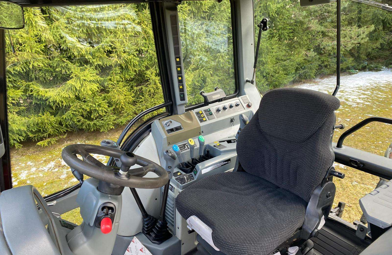 Valtra T160 - Farm tractor: picture 4 Valtra T160 - Farm tractor: picture 4