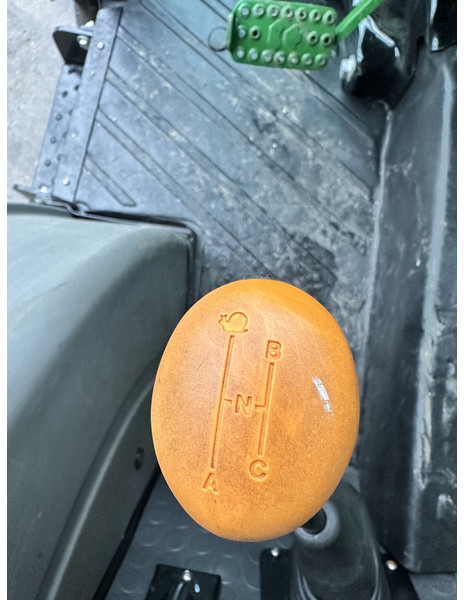 New Farm tractor John Deere 5075E: picture 6