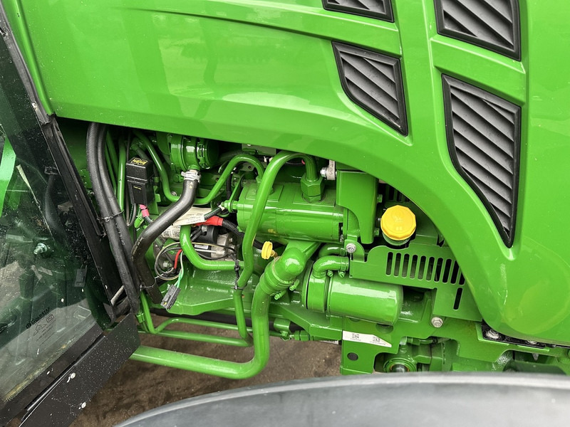 New Farm tractor John Deere 5075E: picture 16