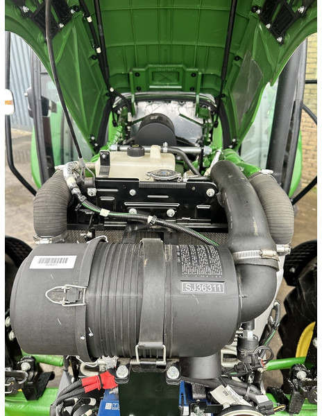 New Farm tractor John Deere 5075E: picture 17