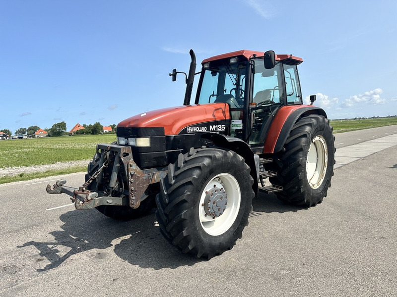 New Holland M135 - Farm tractor: picture 1 New Holland M135 - Farm tractor: picture 1