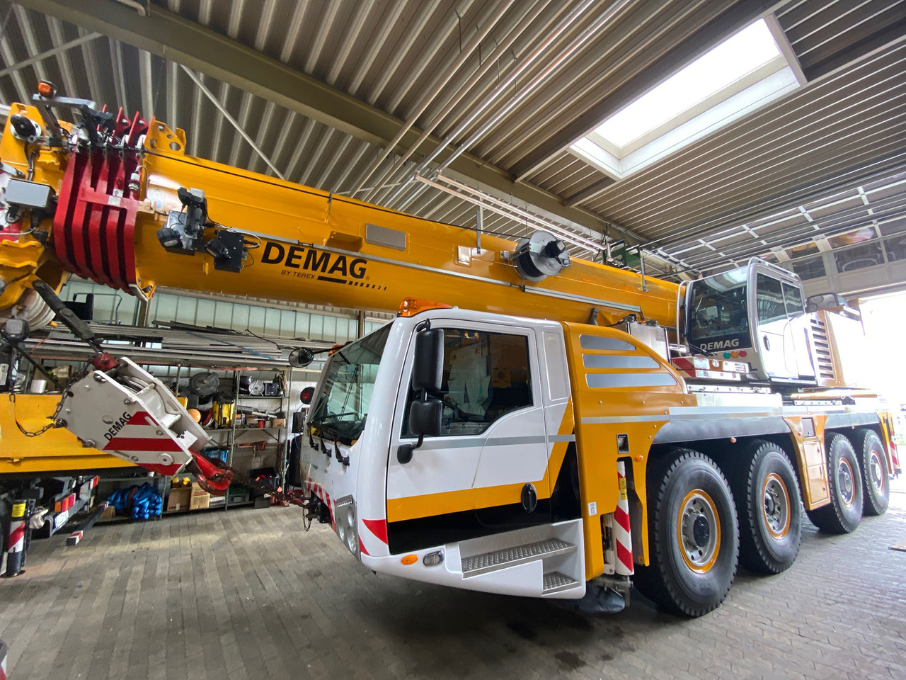 Demag AC 100-4L - Mobile crane: picture 1 Demag AC 100-4L - Mobile crane: picture 1