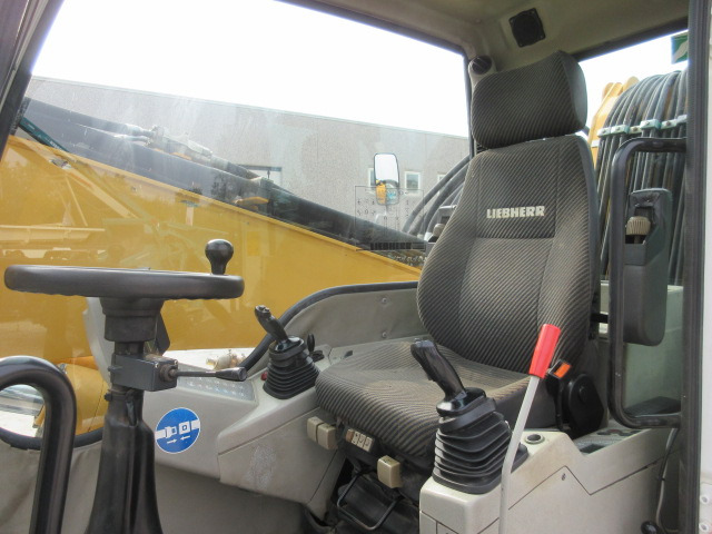 Waste/ Industry handler Liebherr A924: picture 7