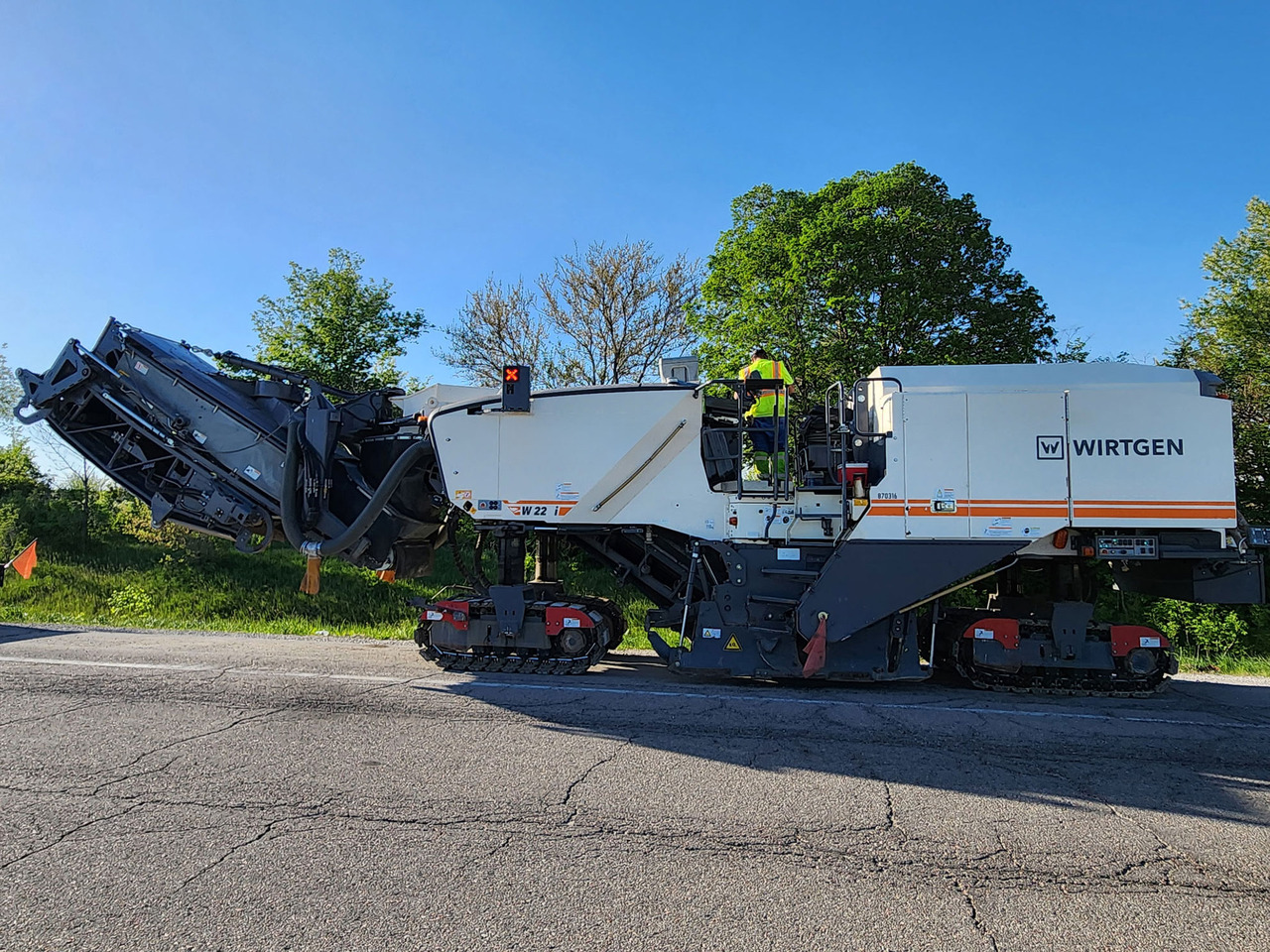 Wirtgen W 220 I - Cold planer: picture 1 Wirtgen W 220 I - Cold planer: picture 1