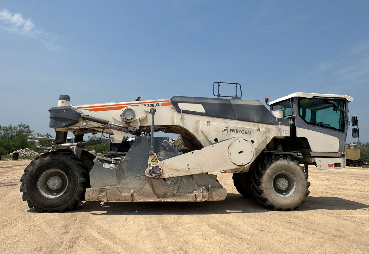 Wirtgen WR 200 XLI - Soil stabilizer: picture 1 Wirtgen WR 200 XLI - Soil stabilizer: picture 1