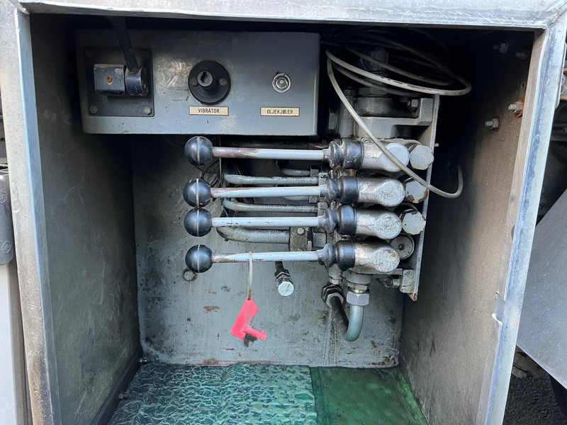 Vacuum truck Scania R164 GB6X2*4NA 480 - 13m3: picture 20 Vacuum truck Scania R164 GB6X2*4NA 480 - 13m3: picture 20