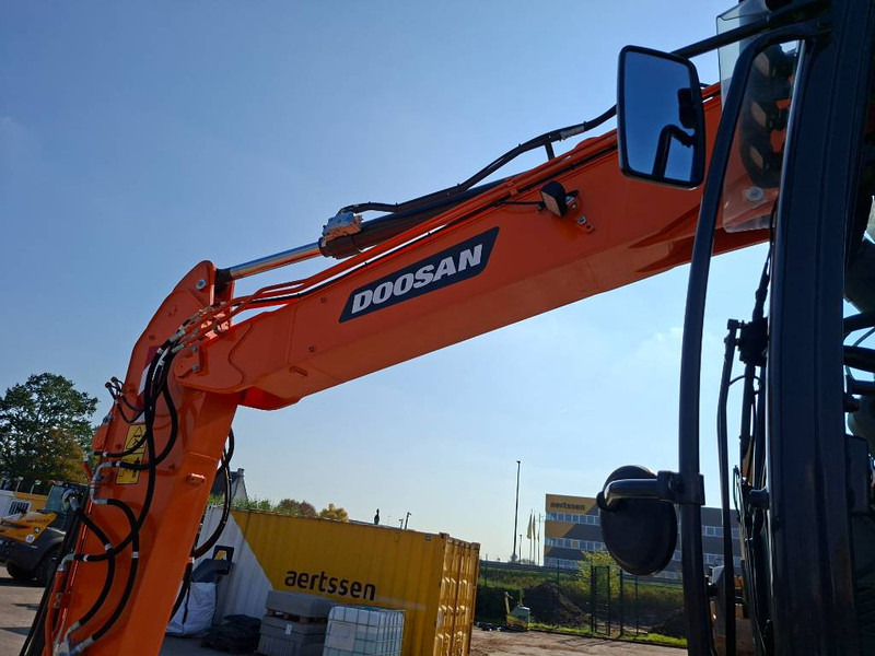Wheel excavator Doosan DX160W-7: picture 12