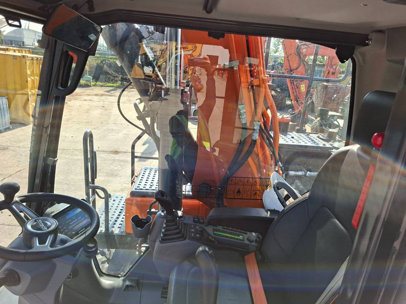 Wheel excavator Doosan DX160W-7: picture 8