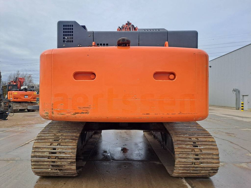 Hitachi ZX490LCH-6 (with lift cabin) - Crawler excavator: picture 5 Hitachi ZX490LCH-6 (with lift cabin) - Crawler excavator: picture 5