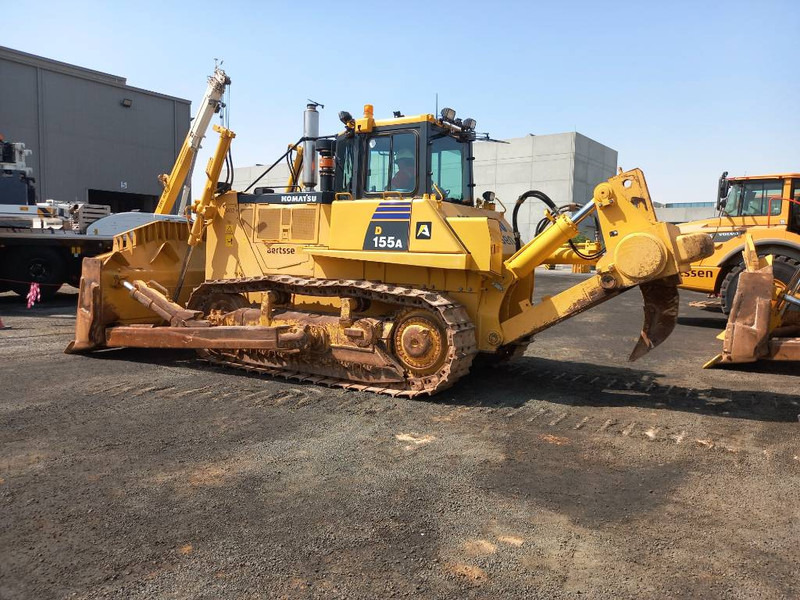 Komatsu D155A-6R (4 pieces available - Abu Dhabi) - Bulldozer: picture 2 Komatsu D155A-6R (4 pieces available - Abu Dhabi) - Bulldozer: picture 2