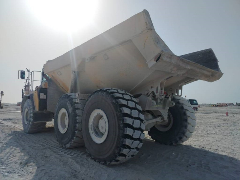 Komatsu HM400-3R (4 pieces available in Abu Dhabi) - Articulated dumper: picture 4 Komatsu HM400-3R (4 pieces available in Abu Dhabi) - Articulated dumper: picture 4