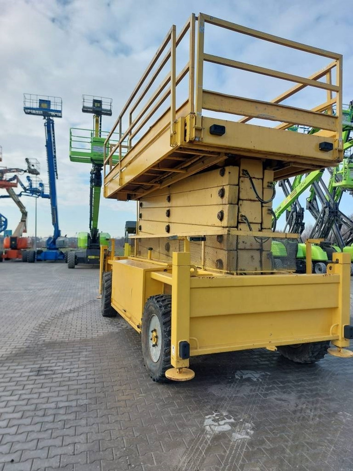 Liftlux SL 245-25 D4WDS - Scissor lift: picture 3 Liftlux SL 245-25 D4WDS - Scissor lift: picture 3