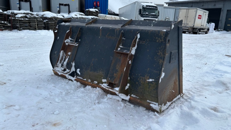 CATERPILLAR Skid steer. Bobcat. - Loader bucket for Skid steer loader: picture 4 CATERPILLAR Skid steer. Bobcat. - Loader bucket for Skid steer loader: picture 4