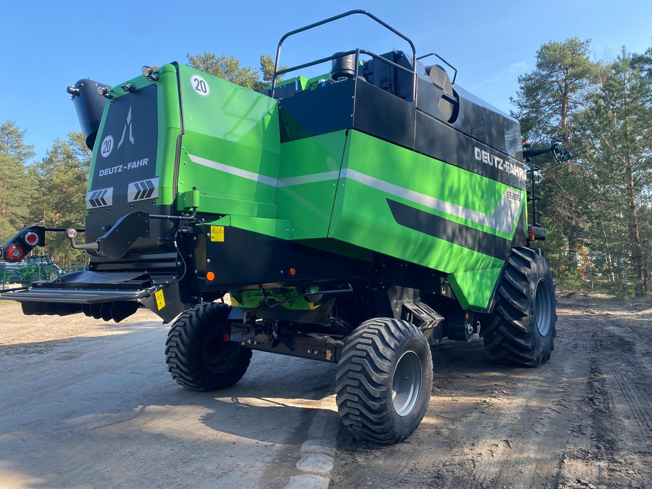 DEUTZ FAHR C6305 TS with DH630R NEW/UNUSED - Harvester: picture 3 DEUTZ FAHR C6305 TS with DH630R NEW/UNUSED - Harvester: picture 3