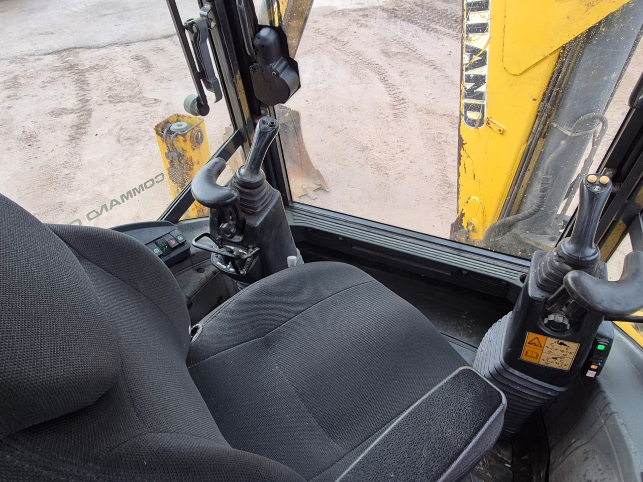 Backhoe loader NEW HOLLAND B115 4PS: picture 10 Backhoe loader NEW HOLLAND B115 4PS: picture 10