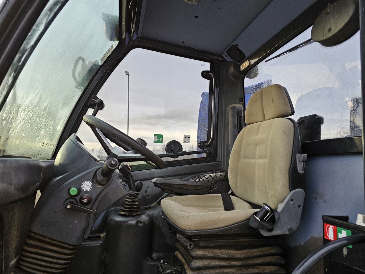 YANMAR V8, 744 hours! - Wheel loader: picture 5 YANMAR V8, 744 hours! - Wheel loader: picture 5