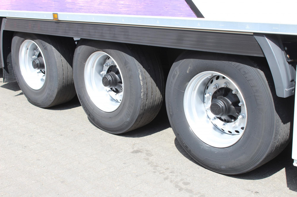 Chereau TK SLXi Spectrum  Bi-Multi-Temp.  TW  FRC 26 - Refrigerator semi-trailer: picture 3 Chereau TK SLXi Spectrum  Bi-Multi-Temp.  TW  FRC 26 - Refrigerator semi-trailer: picture 3