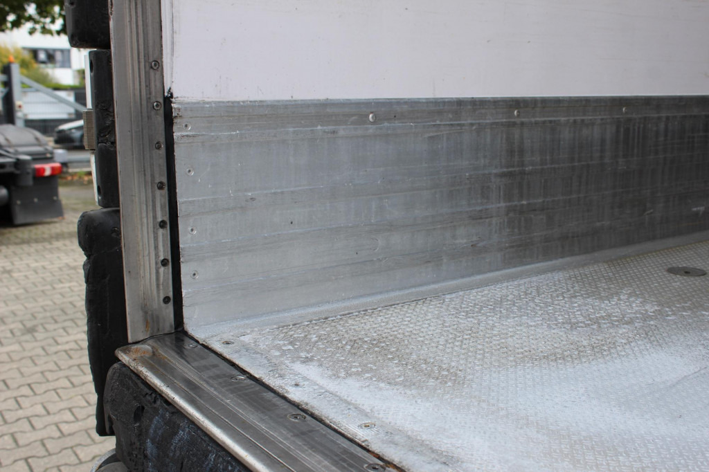 Lamberet TK SLXi Spectrum Bi-Temp LBW Aluboden FRC26 - Refrigerator semi-trailer: picture 4 Lamberet TK SLXi Spectrum Bi-Temp LBW Aluboden FRC26 - Refrigerator semi-trailer: picture 4