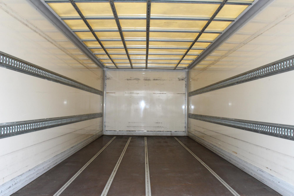 Mercedes-Benz Atego 1221 E6 Koffer Flach! Schalter LBW ACC - Box truck: picture 2 Mercedes-Benz Atego 1221 E6 Koffer Flach! Schalter LBW ACC - Box truck: picture 2