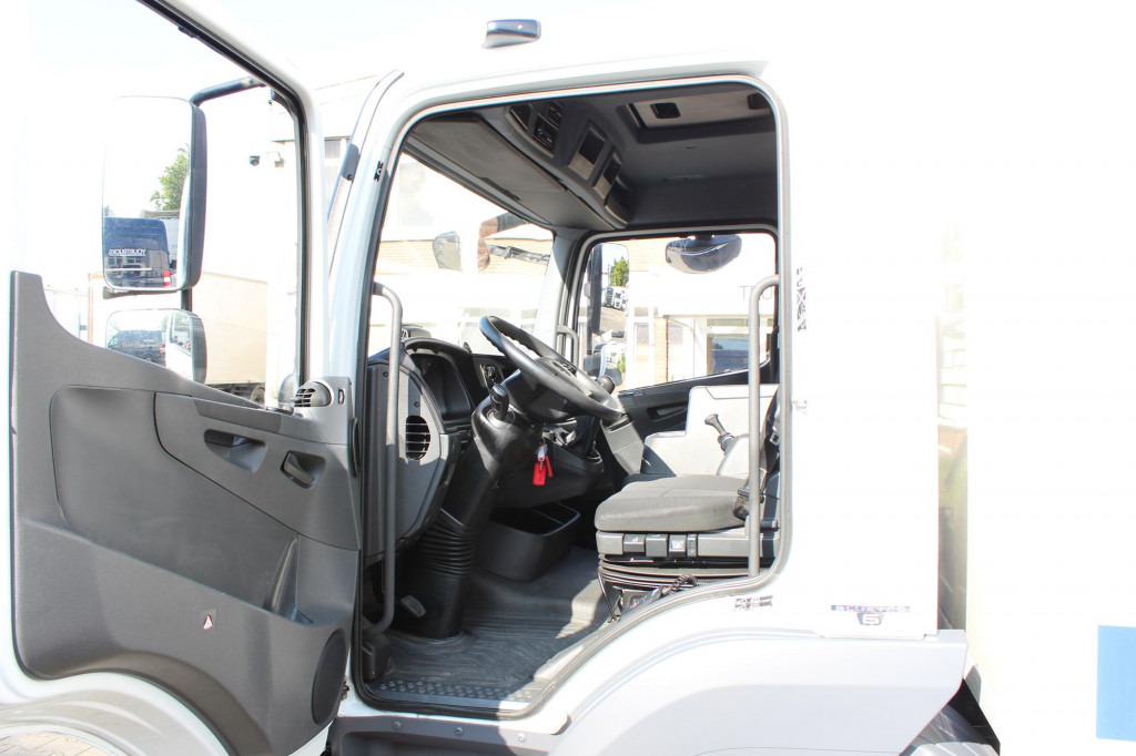 Mercedes-Benz Atego 818 E6 Koffer 6m Klima LDW Schalter LBW - Closed box van: picture 4 Mercedes-Benz Atego 818 E6 Koffer 6m Klima LDW Schalter LBW - Closed box van: picture 4