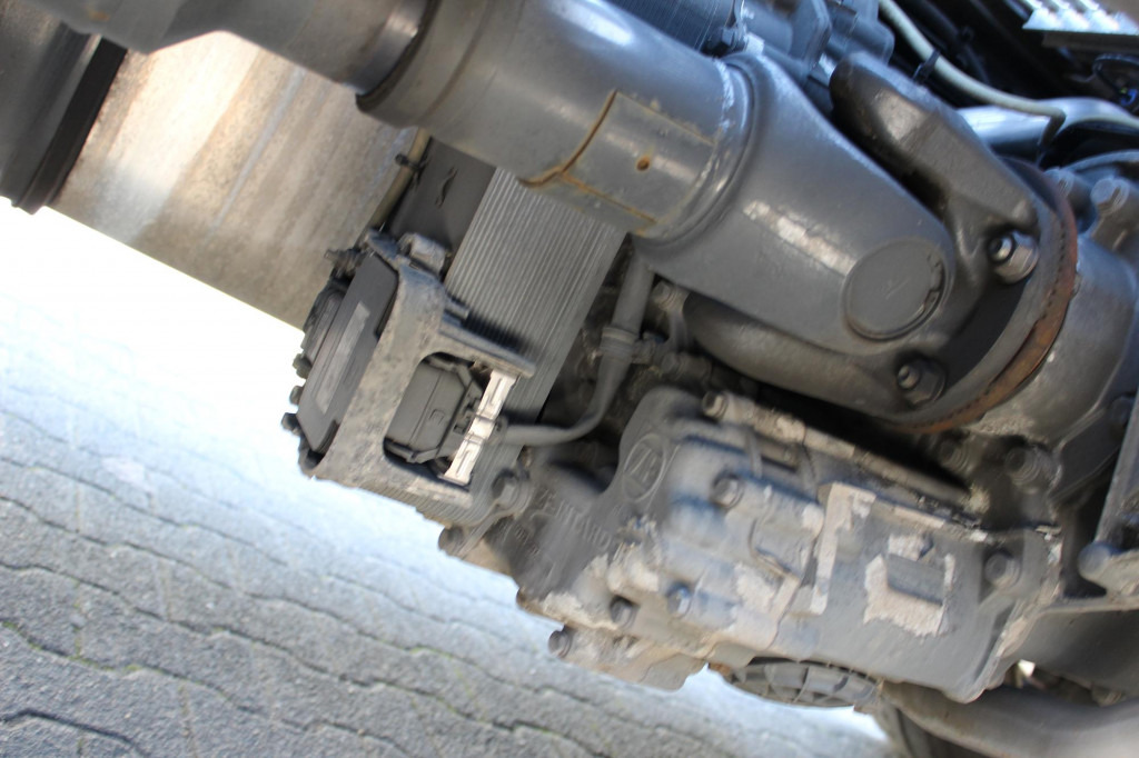 Tractor unit Daf XF  530 SC  Retarder ACC LDWS Kühlbox Vollspoiler: picture 13