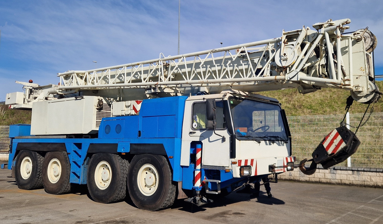LIEBHERR LTM 1070/1 - Mobile crane: picture 1 LIEBHERR LTM 1070/1 - Mobile crane: picture 1
