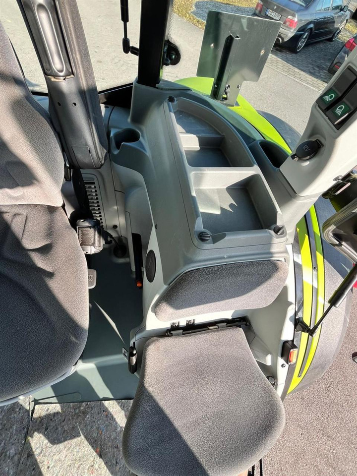 Farm tractor CLAAS Arion 420 CIS mit FZW und FKH, front PTO, erst 620h: picture 29