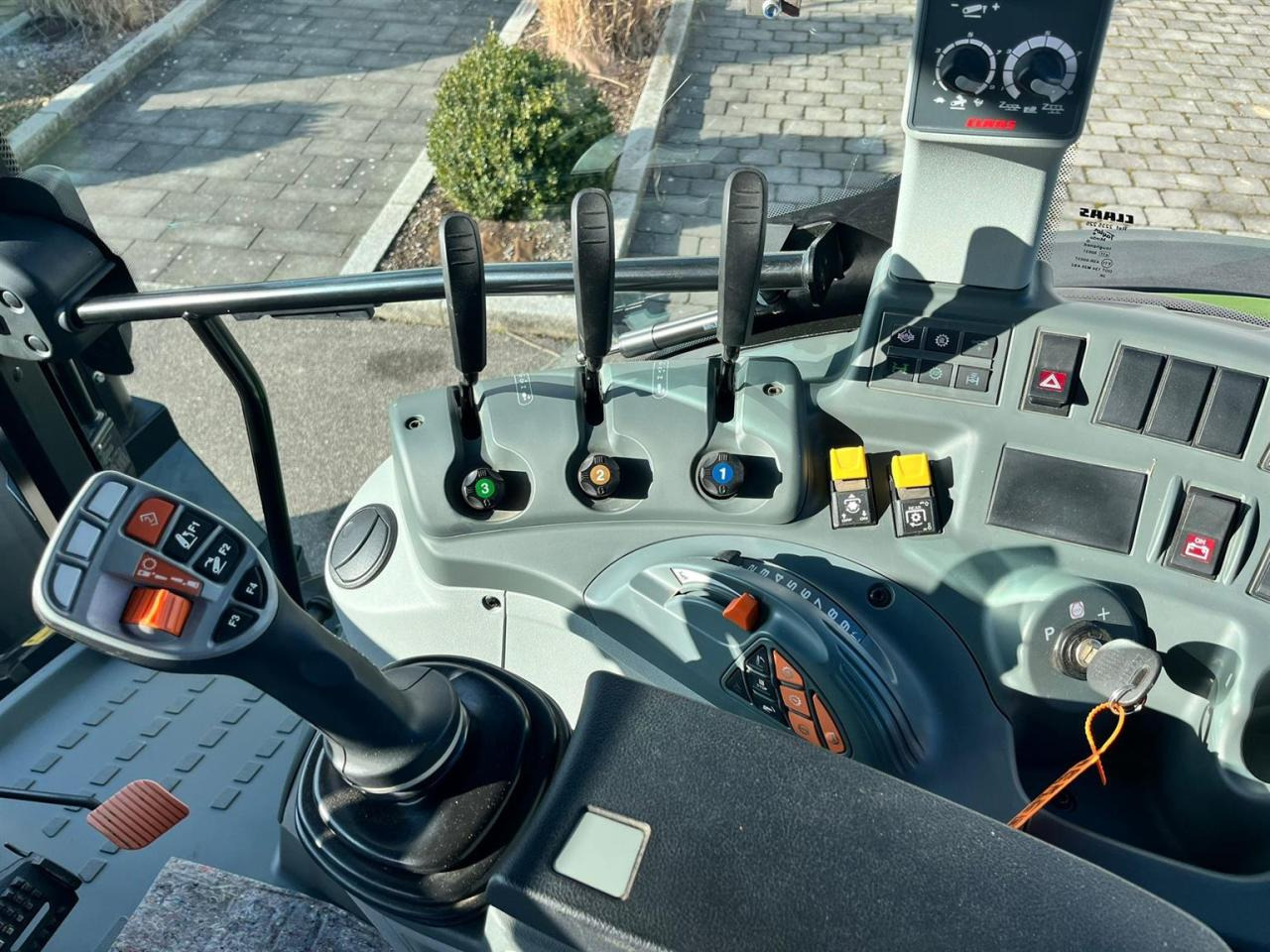 Farm tractor CLAAS Arion 420 CIS mit FZW und FKH, front PTO, erst 620h: picture 21