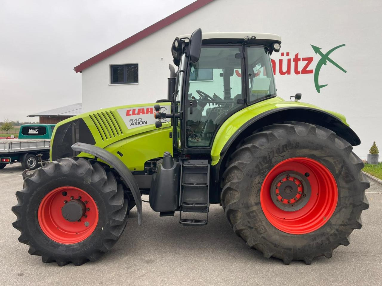 CLAAS Axion 840 CIS HEXASHIFT - Farm tractor: picture 2 CLAAS Axion 840 CIS HEXASHIFT - Farm tractor: picture 2
