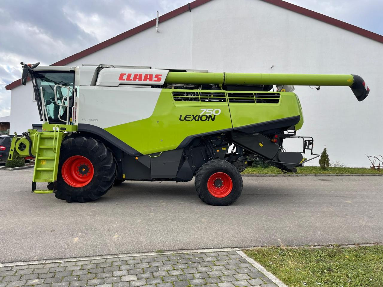 CLAAS Lexion 750 V-Kanal 3D, 30kmh, mit Schneidwerk Claas V750, Baujahr 2017 - Combine harvester: picture 3 CLAAS Lexion 750 V-Kanal 3D, 30kmh, mit Schneidwerk Claas V750, Baujahr 2017 - Combine harvester: picture 3