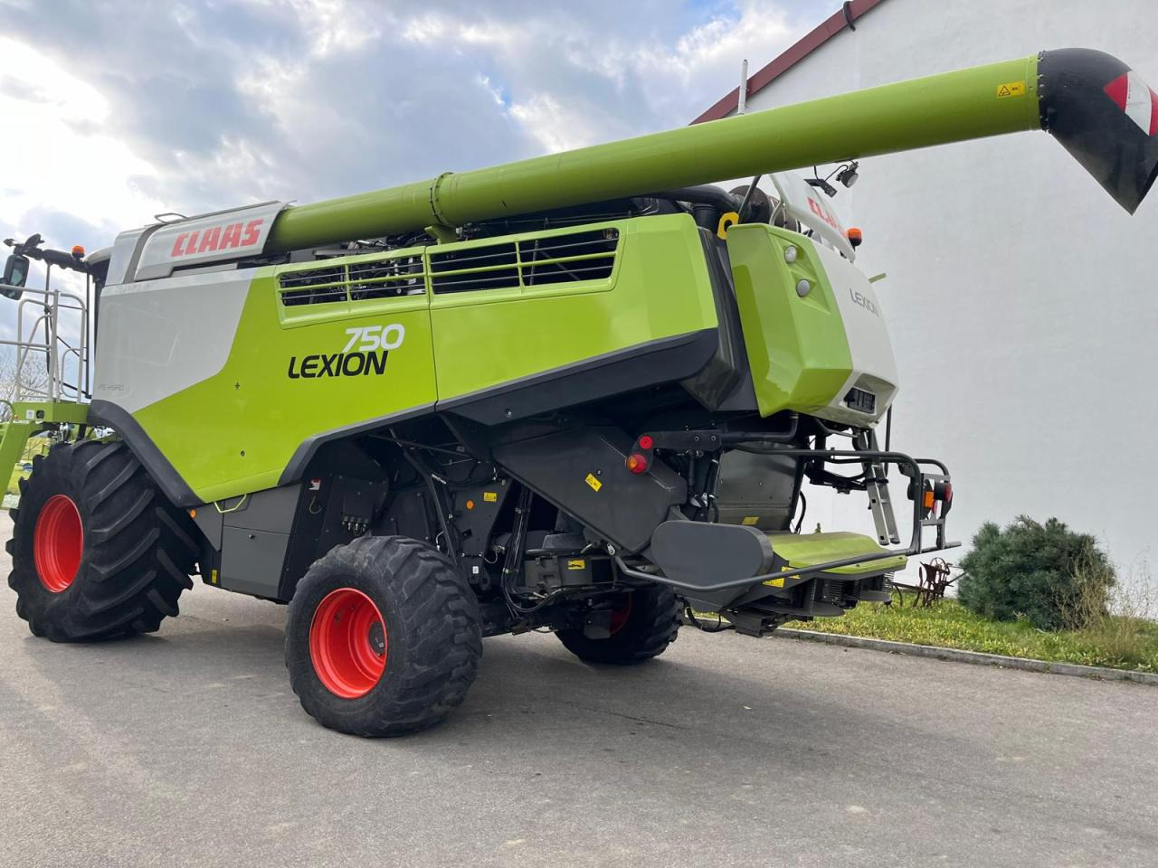 CLAAS Lexion 750 V-Kanal 3D, 30kmh, mit Schneidwerk Claas V750, Baujahr 2017 - Combine harvester: picture 2 CLAAS Lexion 750 V-Kanal 3D, 30kmh, mit Schneidwerk Claas V750, Baujahr 2017 - Combine harvester: picture 2