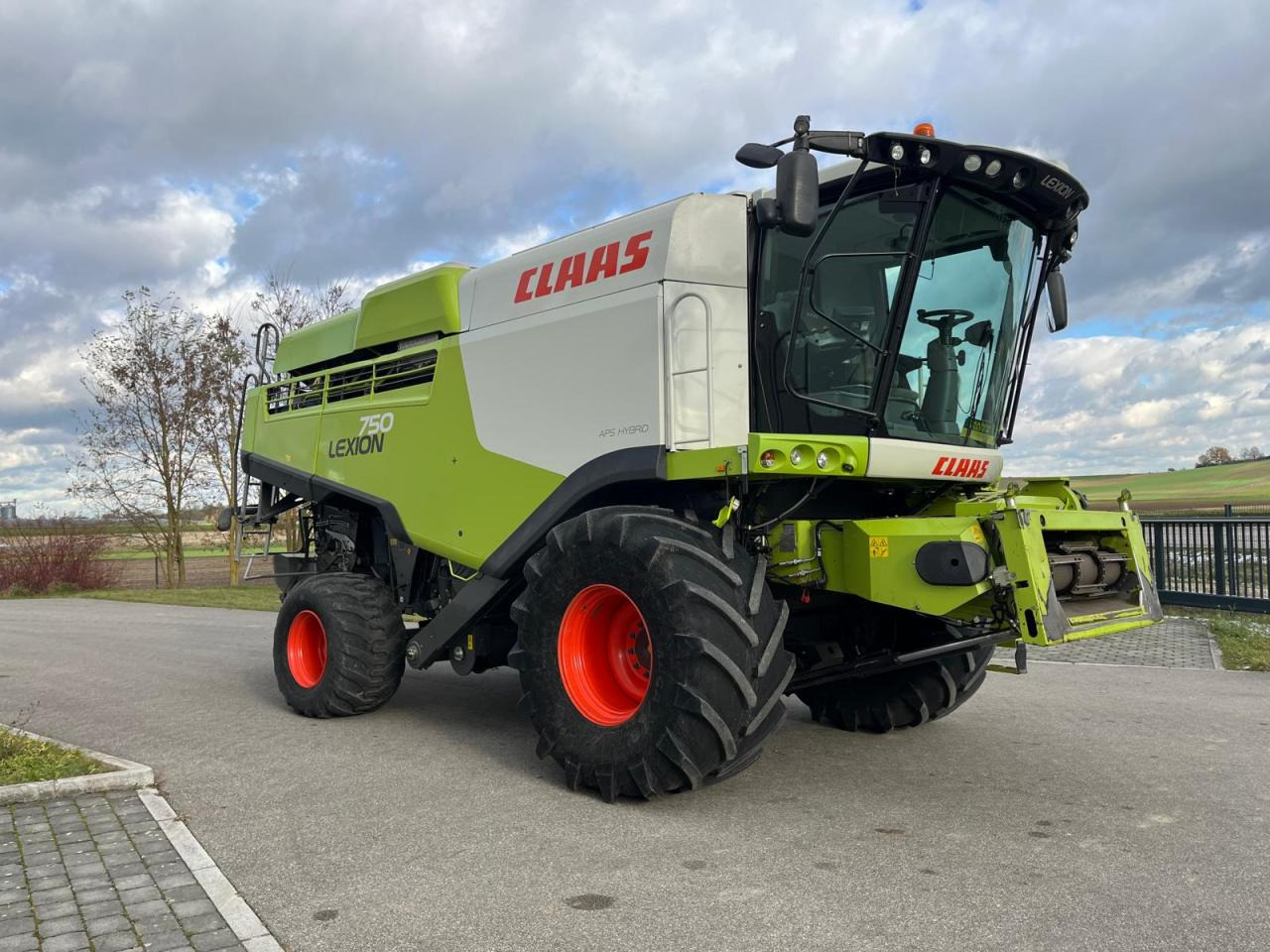 CLAAS Lexion 750 V-Kanal 3D, Baujahr 2017, 30kmh - Combine harvester: picture 5 CLAAS Lexion 750 V-Kanal 3D, Baujahr 2017, 30kmh - Combine harvester: picture 5