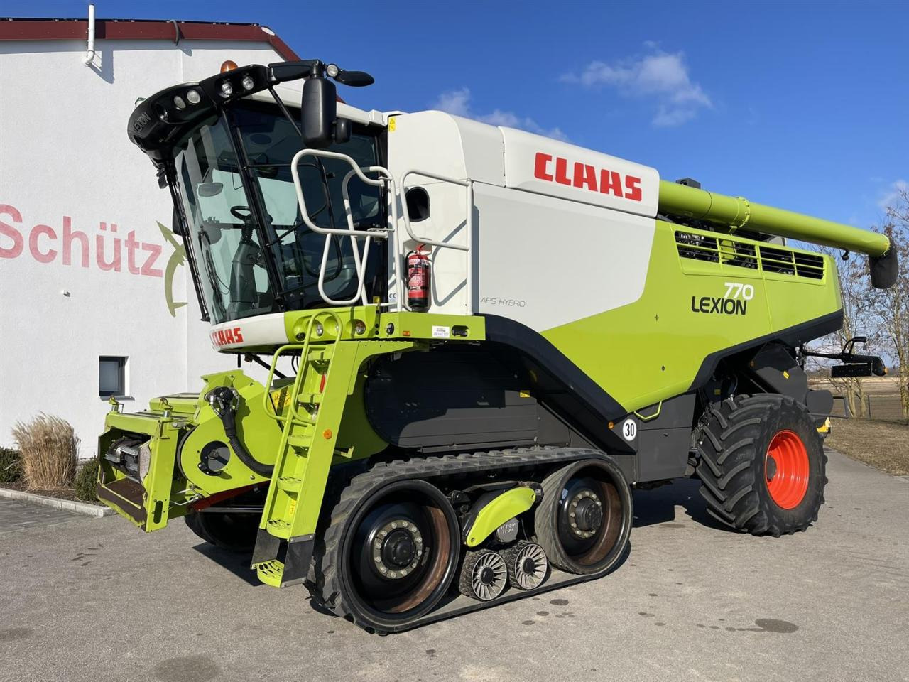 CLAAS Lexion 770TT Modell C76 mit CEMOS AUTOMATIC und Schneidwerk V1230 - Combine harvester: picture 1 CLAAS Lexion 770TT Modell C76 mit CEMOS AUTOMATIC und Schneidwerk V1230 - Combine harvester: picture 1