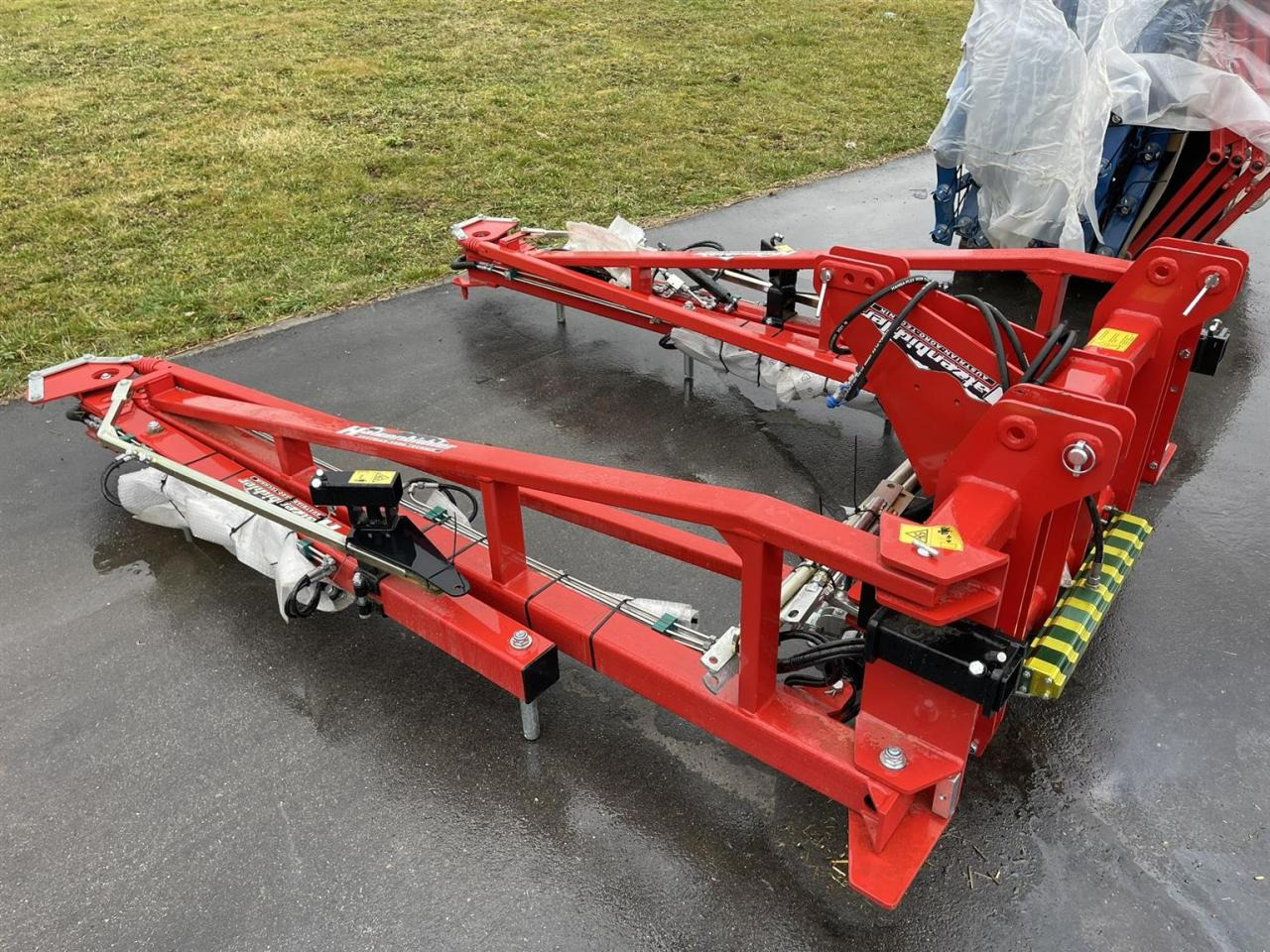 Hatzenbichler Striegel mit hydraulischer Druckverstellung, 12m, Bj. 2023, Hatzenbichler neuwertig - Harrow: picture 2 Hatzenbichler Striegel mit hydraulischer Druckverstellung, 12m, Bj. 2023, Hatzenbichler neuwertig - Harrow: picture 2