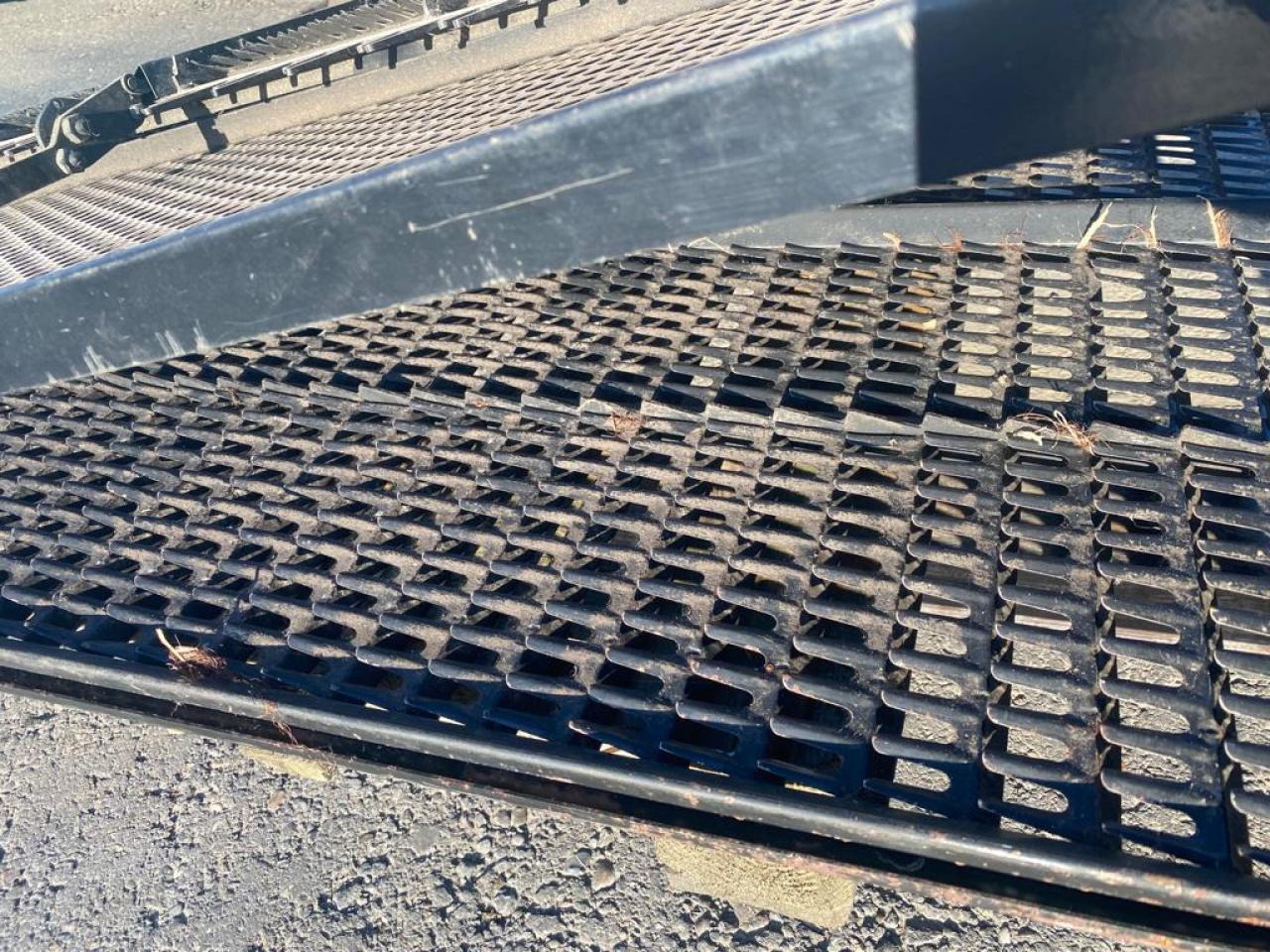 New Holland Maisausrüstung, Korb und Siebe für NH Mähdrescher TC 5.80 5080 5070 - Harvester attachment: picture 4 New Holland Maisausrüstung, Korb und Siebe für NH Mähdrescher TC 5.80 5080 5070 - Harvester attachment: picture 4