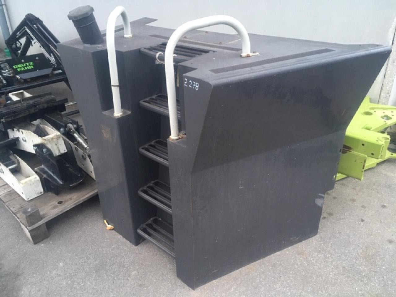 CLAAS Dieseltank für Claas Xerion 3800 - Spare parts: picture 2 CLAAS Dieseltank für Claas Xerion 3800 - Spare parts: picture 2