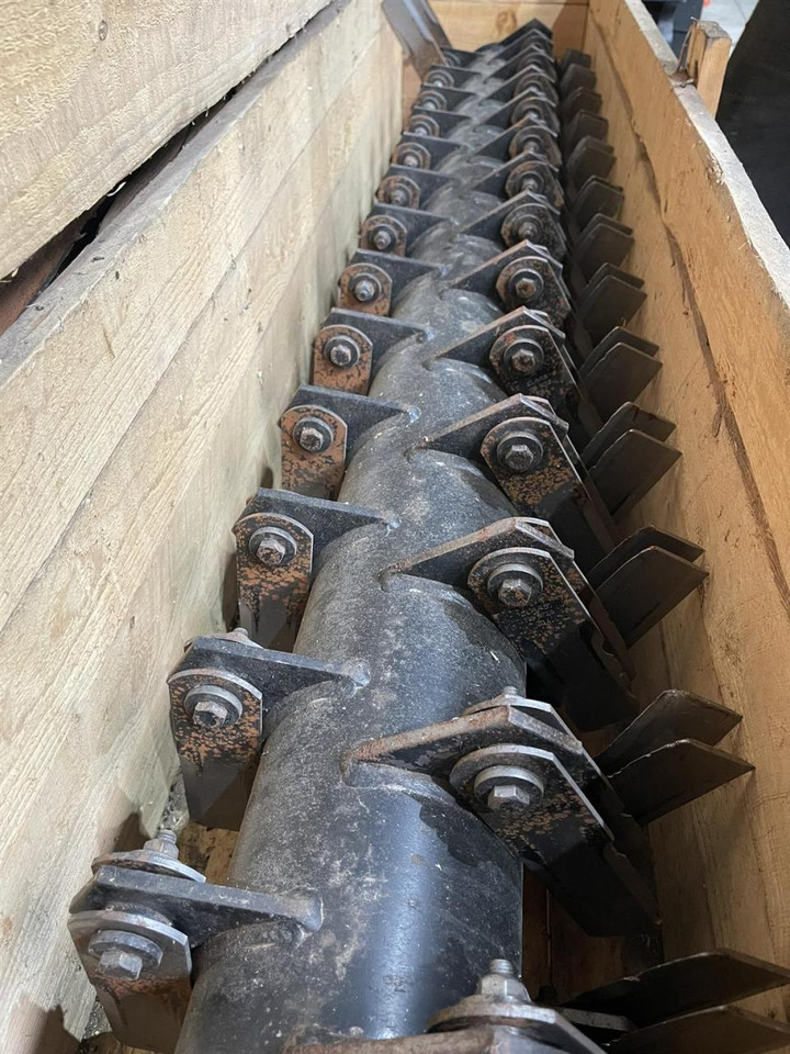 CLAAS Häckslerwelle 00 0741 361 1 gebraucht - Spare parts for Combine harvester: picture 1 CLAAS Häckslerwelle 00 0741 361 1 gebraucht - Spare parts for Combine harvester: picture 1