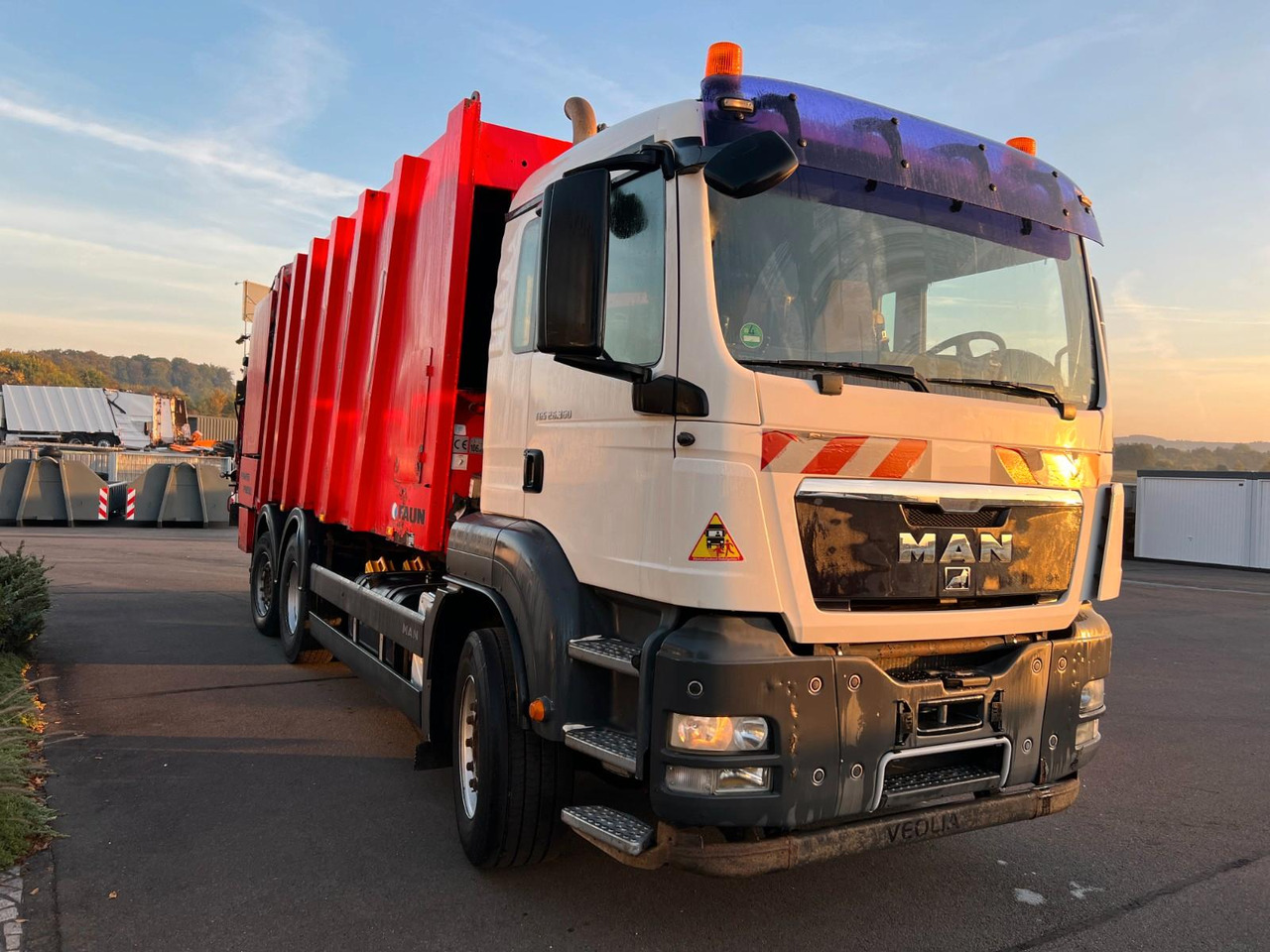 MAN TGS 26.360 6x2 Faun Power Press 524 + Schütte - Garbage truck: picture 4 MAN TGS 26.360 6x2 Faun Power Press 524 + Schütte - Garbage truck: picture 4