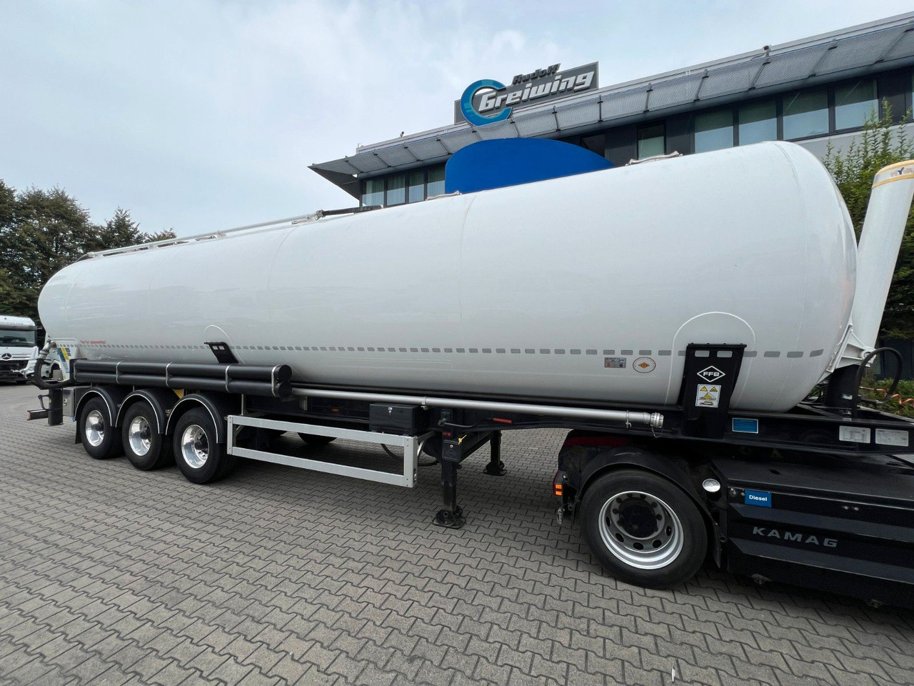 Feldbinder KIP 60.3, MIETE / MIETKAUF, NEU Feldbinder KIP 60.3, elektr. hydr. Kippvorrichtung, wie NEU - Silo semi-trailer: picture 1 Feldbinder KIP 60.3, MIETE / MIETKAUF, NEU Feldbinder KIP 60.3, elektr. hydr. Kippvorrichtung, wie NEU - Silo semi-trailer: picture 1