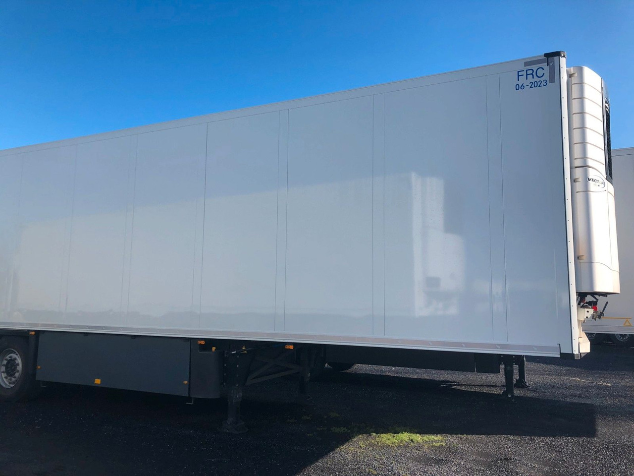 Schmitz Cargobull SKO 24/L -13.4 FP 60 COOL, Multitemp. - Refrigerator semi-trailer: picture 2 Schmitz Cargobull SKO 24/L -13.4 FP 60 COOL, Multitemp. - Refrigerator semi-trailer: picture 2