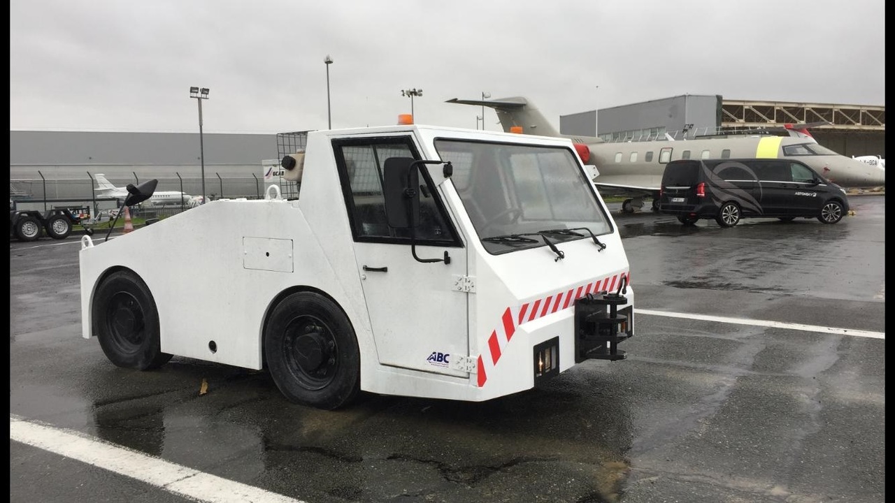 SOVAM K100 - Pushback tractor: picture 1 SOVAM K100 - Pushback tractor: picture 1