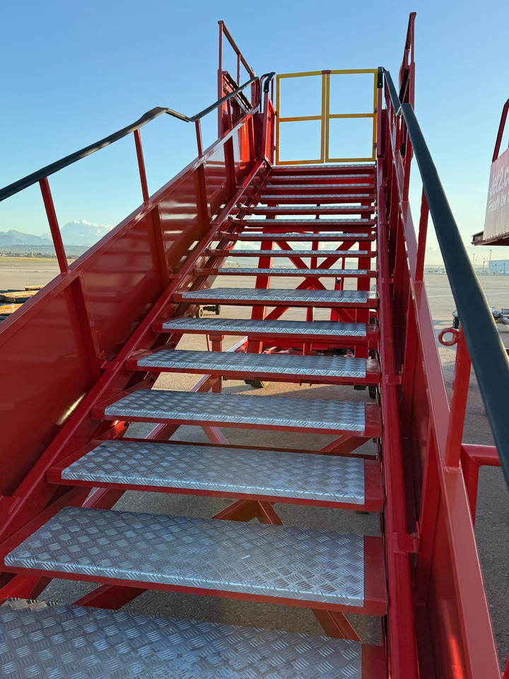 TIPS TPS1940 - Passenger stairs: picture 2 TIPS TPS1940 - Passenger stairs: picture 2