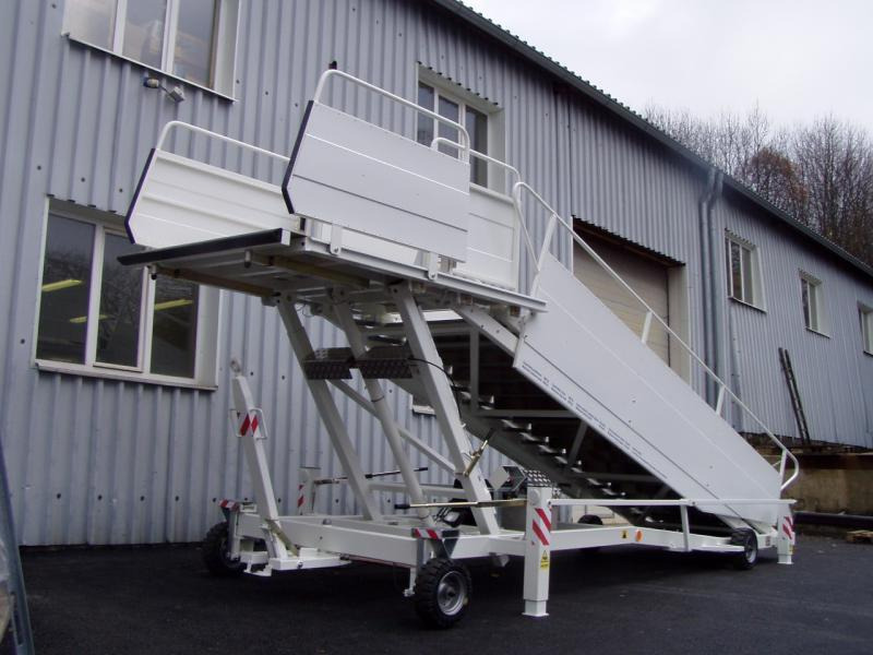 ZODIAC Passenger Stairs 2438 - Passenger stairs: picture 1 ZODIAC Passenger Stairs 2438 - Passenger stairs: picture 1