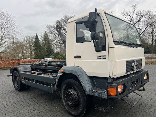 MAN 18.284 18.264 Steel spring - Container transporter/ Swap body truck: picture 2 MAN 18.284 18.264 Steel spring - Container transporter/ Swap body truck: picture 2