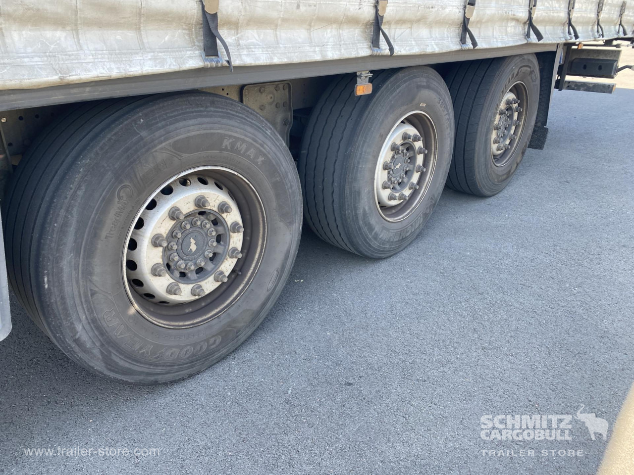 SCHMITZ Curtainsider Standard - Curtainsider semi-trailer: picture 3 SCHMITZ Curtainsider Standard - Curtainsider semi-trailer: picture 3